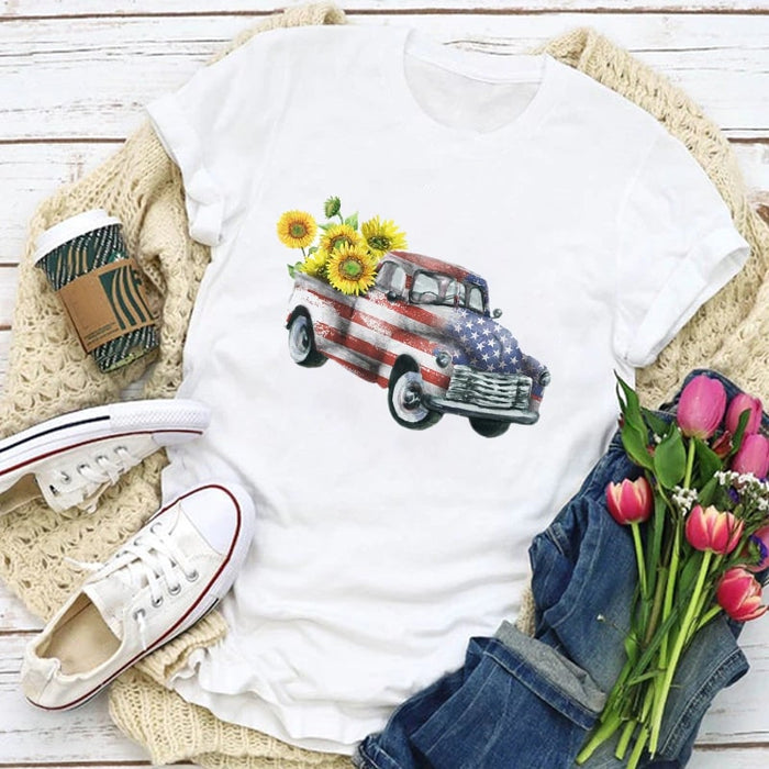 Classic T-Shirt For Women American Vintage Car With Sunflower Shirt US Flag Art Printed Shirt For Independence Day