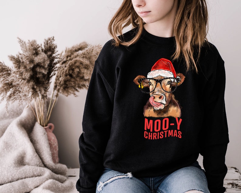 Christmas Sweatshirt For Men Women Moo-Y Christmas Shirt For Cow Lovers Cute Cow With Santa Hat And Glasses Printed