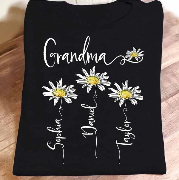 Personalized T-Shirt For Grandma Daisy Shirt Custom Grandma's Nickname & Grandkid's Name Floral Design Shirt