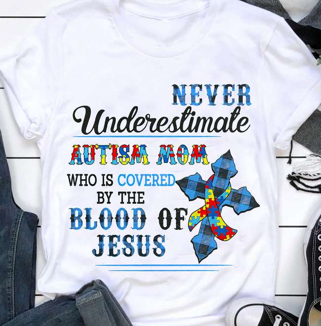 Classic T-Shirt Never Underestimate Autism Mom With Colorful Puzzle And Plaid Design Autism Awareness Shirt