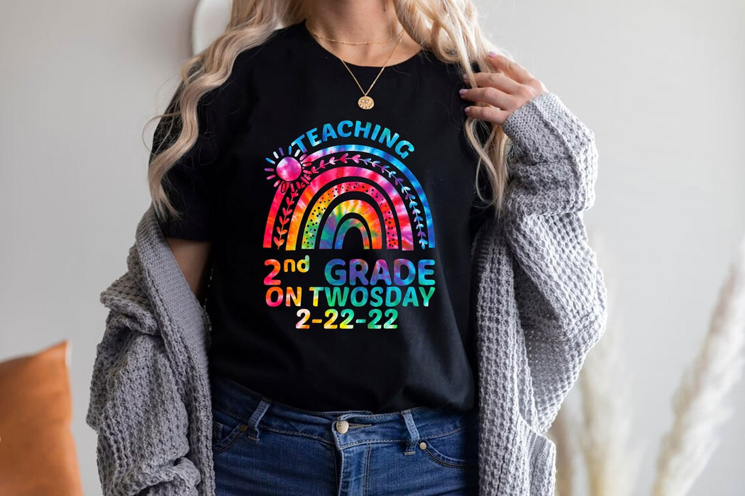 Classic Unisex T-Shirt For Teacher Teaching 2nd Grade On Twosday 2.22.22 Tie Dye Rainbow Apple Printed Happy Twosday