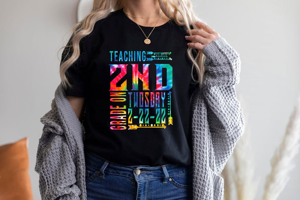 Classic Unisex T-Shirt For Teacher Teaching 2nd Grade On Twosday 2.22.22 Arrow Printed Tie Dye Design Happy Twosday