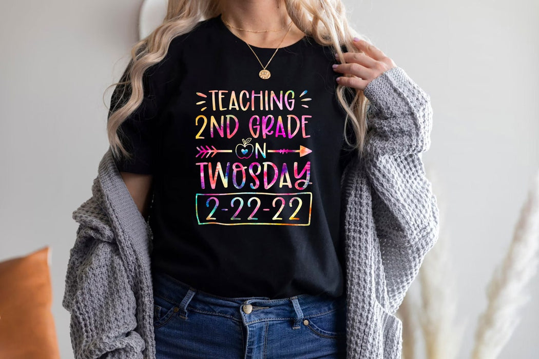 Classic Unisex T-Shirt For Teacher Teaching 2nd Grand On Twosday 2.22.22 Arrow & Apple Printed Tie Dye Design