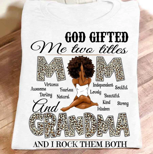 Classic T-Shirt For Yoga Grandma God Gifted Me Two Titles Mom And Grandma Leopard Design Shirt For Mom Grandma