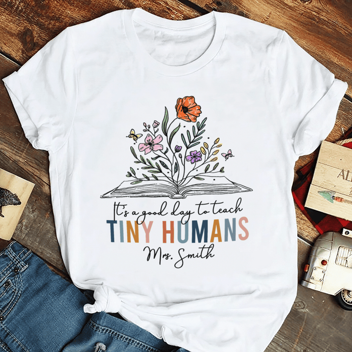 Personalized T-Shirt For Teachers Good Day To Teach Colorful Flower & Book Design Custom Name Back To School Outfit