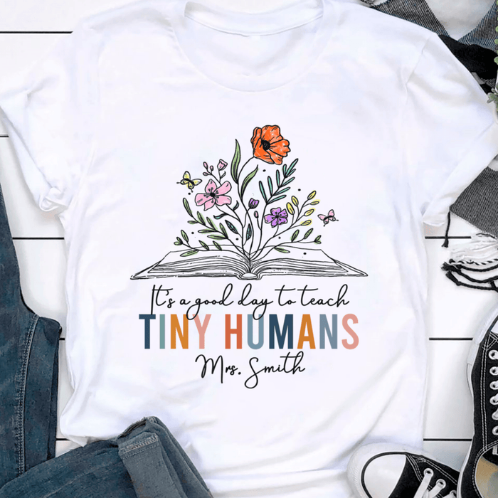 Personalized T-Shirt For Teachers Good Day To Teach Colorful Flower & Book Design Custom Name Back To School Outfit